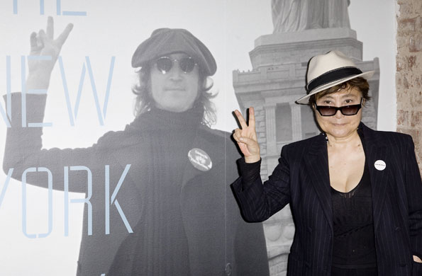John-Lennon-exhibition-Yoko-peace-003