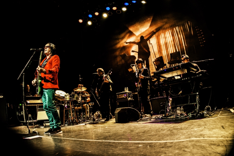 Rundgren and his band in Ridgefield, CT (Photo: Stevo Rood)